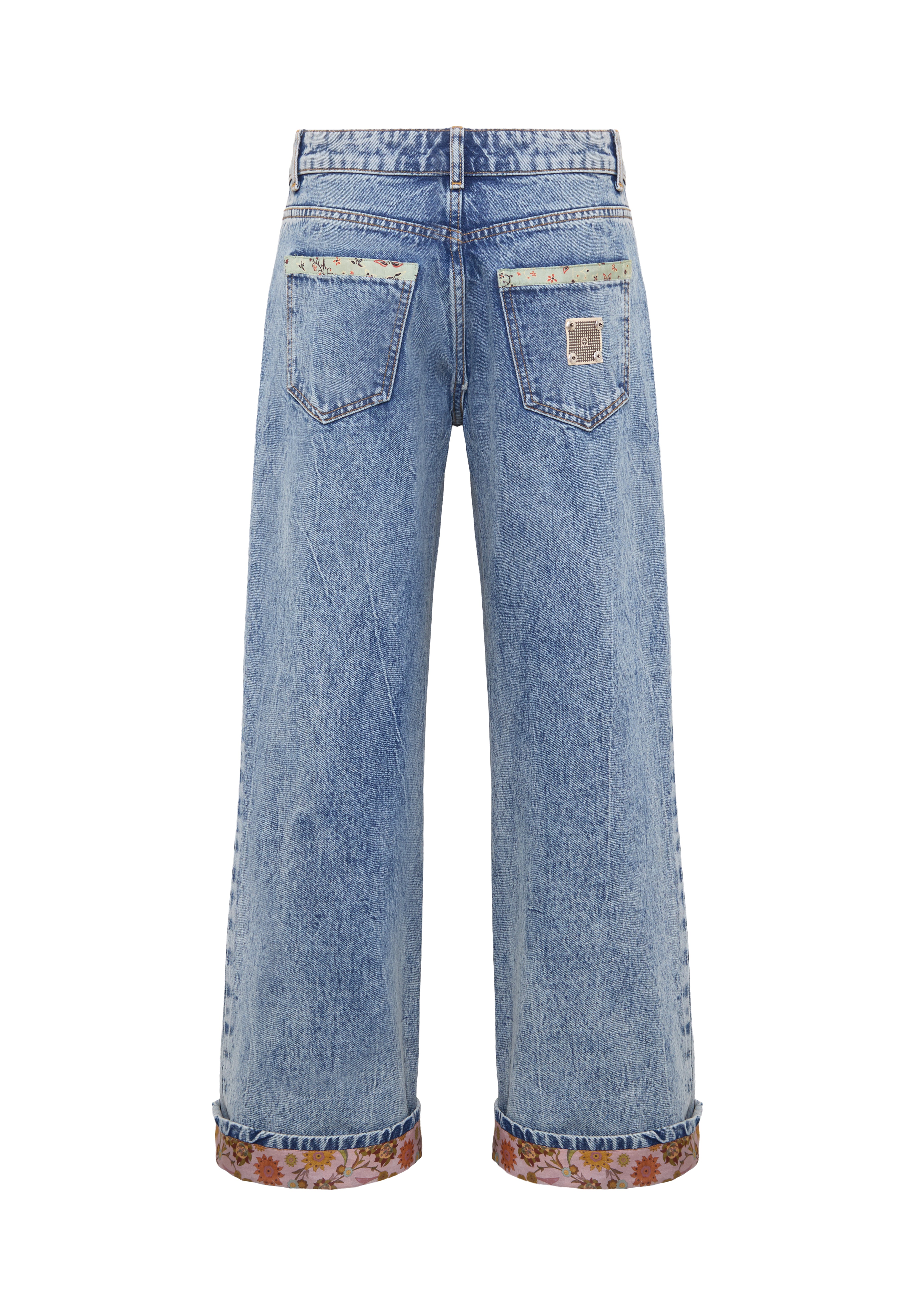 JUNIE - Light wash jean with turned up cuffs